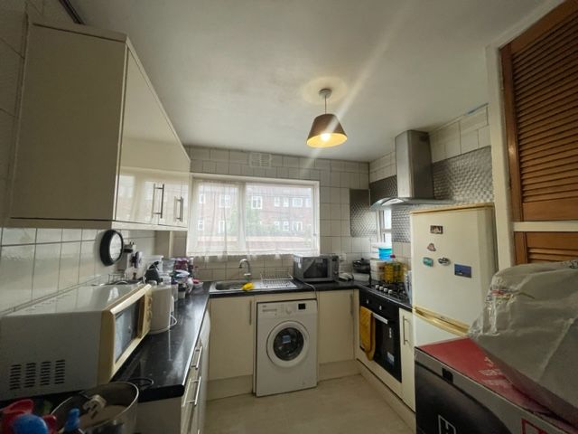2 bed flat for sale in Kingsbury Road, Kingsbury NW9, £325,000