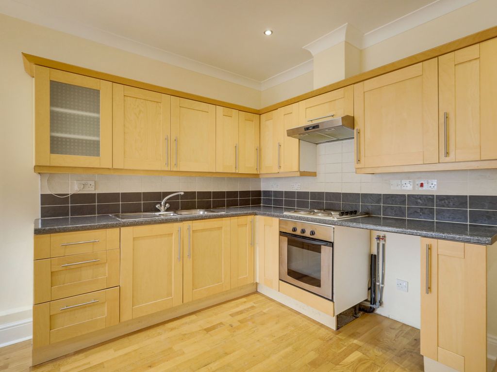 2 bed flat for sale in High Road, Benfleet SS7, £180,000