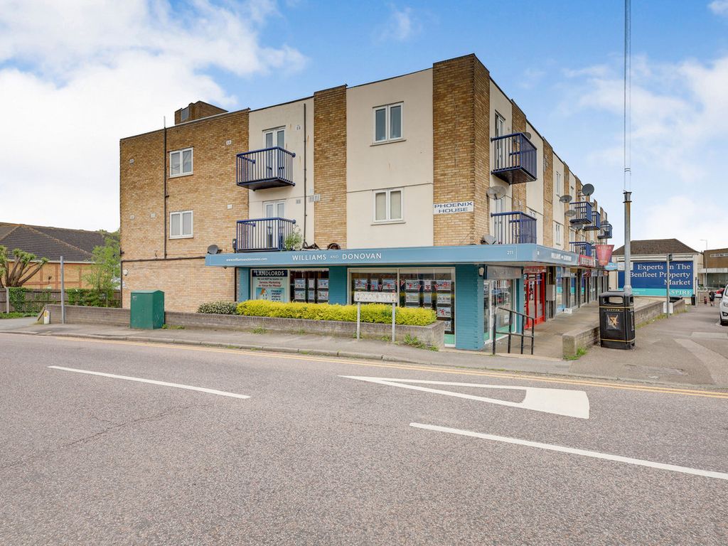 2 bed flat for sale in High Road, Benfleet SS7, £180,000