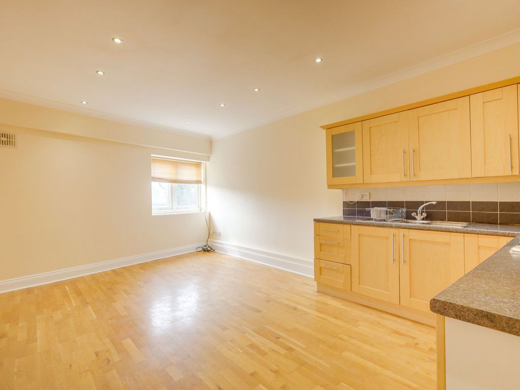 2 bed flat for sale in High Road, Benfleet SS7, £180,000