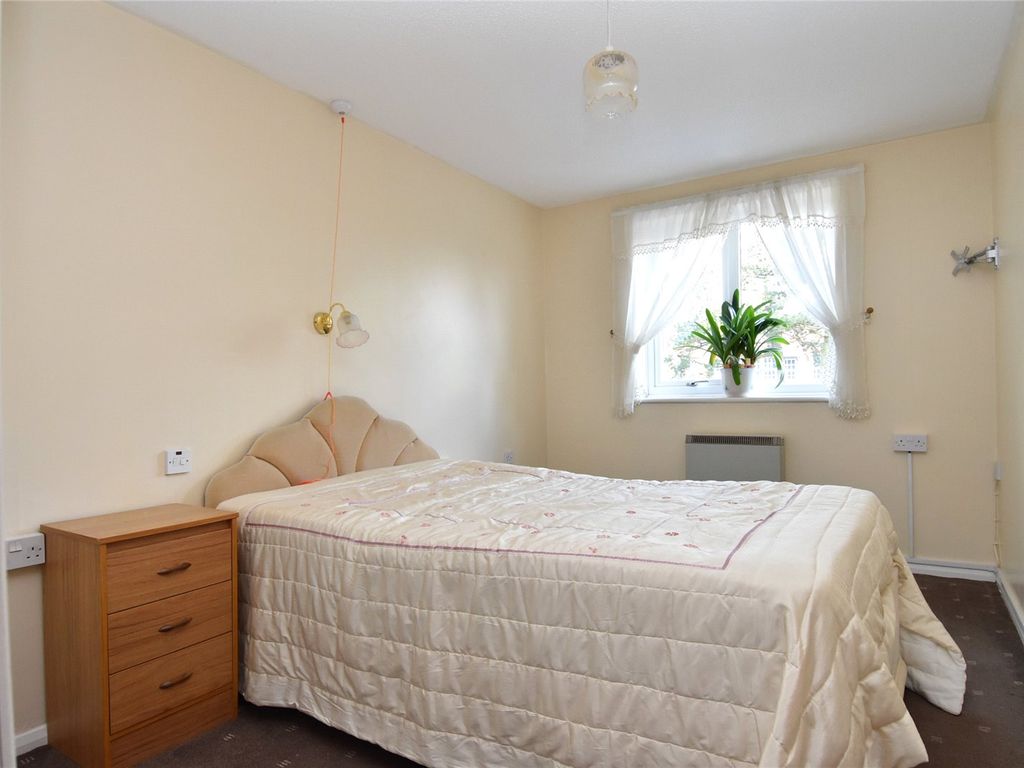 2 bed flat for sale in Northfield Road, Kings Norton, Birmingham B30, £80,000