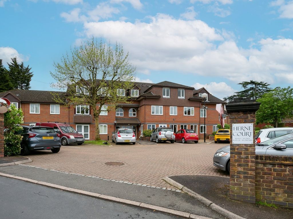 1 bed flat for sale in Herne Court, Richfield Road, Bushey, Hertfordshire WD23, £125,000