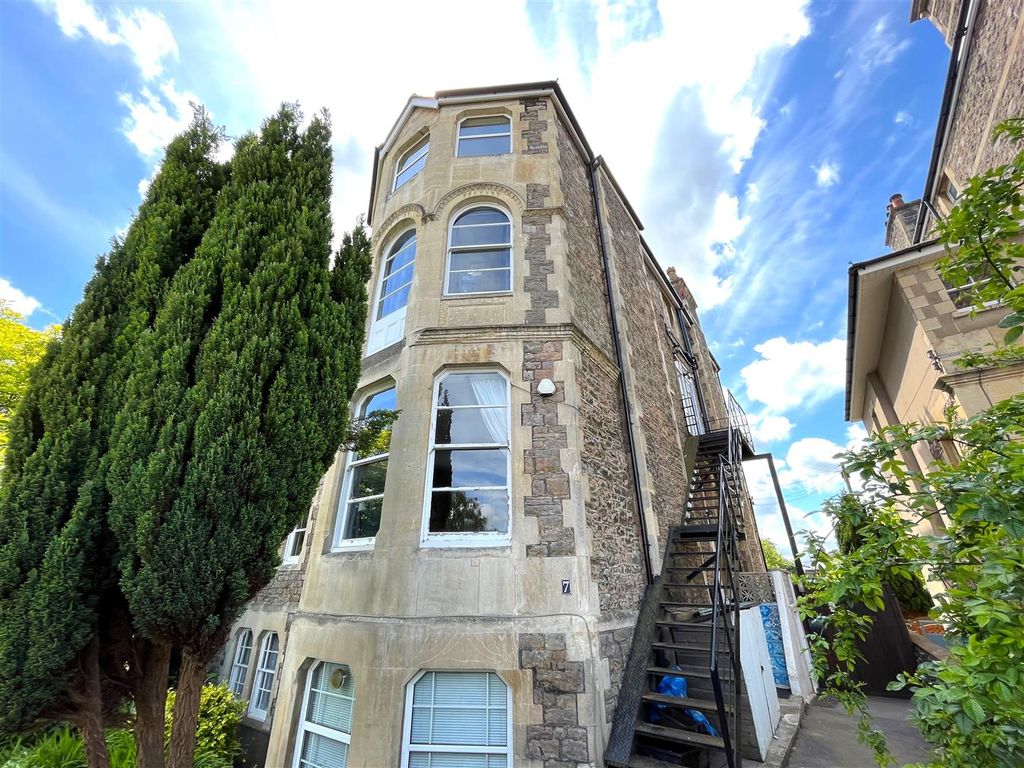 2 bed flat for sale in Julian Road, Bristol BS9, £325,000