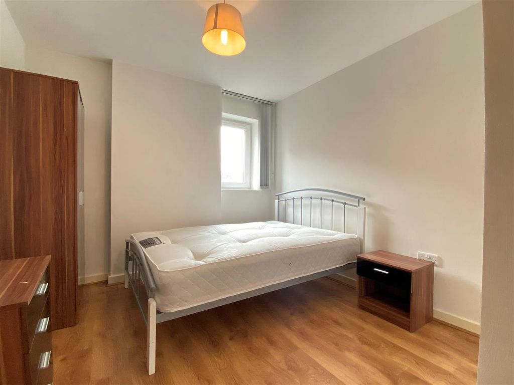 2 bed flat for sale in South, Bengal Street, Manchester M4, £205,000