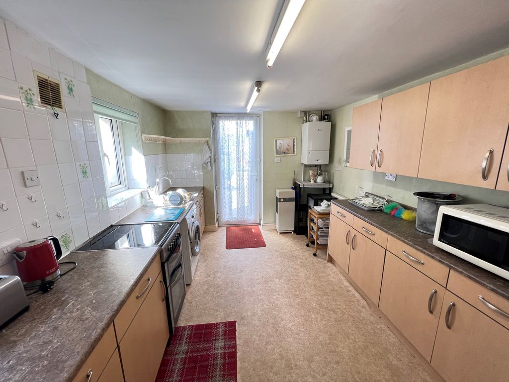 1 bed terraced house for sale in Manor Road, Blackburn BB2, £80,000