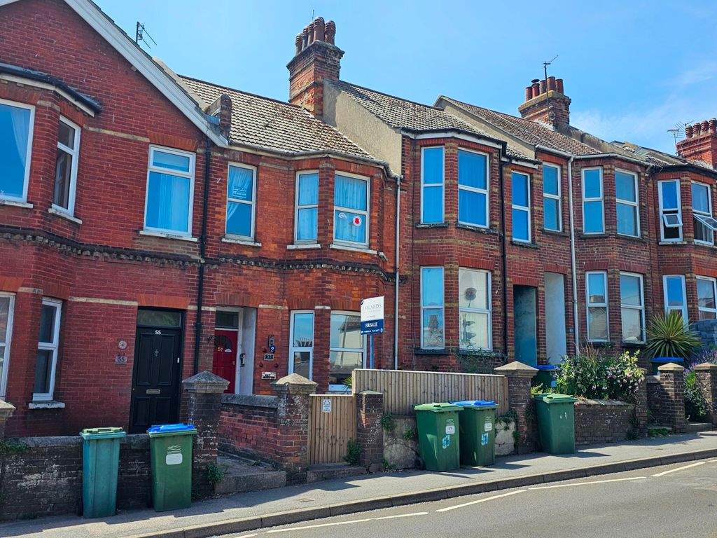 2 bed flat for sale in Brighton Road, Newhaven BN9, £185,000