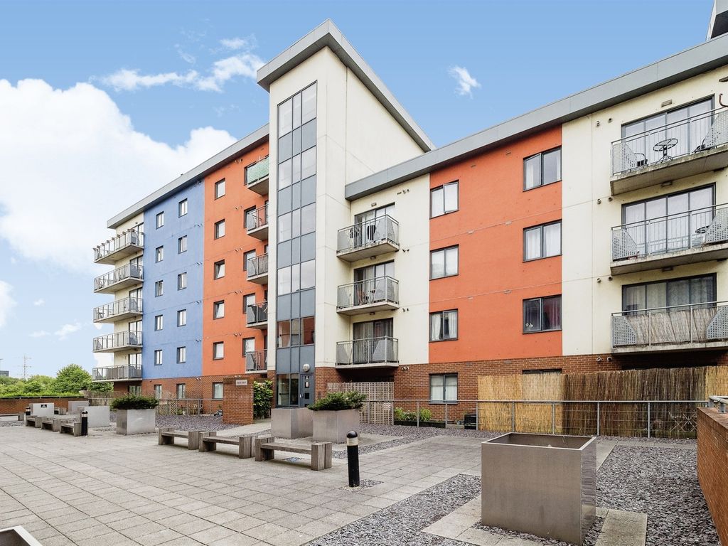 2 bed flat for sale in Spring Place, Barking IG11, £240,000