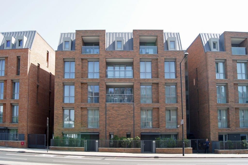 2 bed flat for sale in Finchley Road, London NW3, £195,000