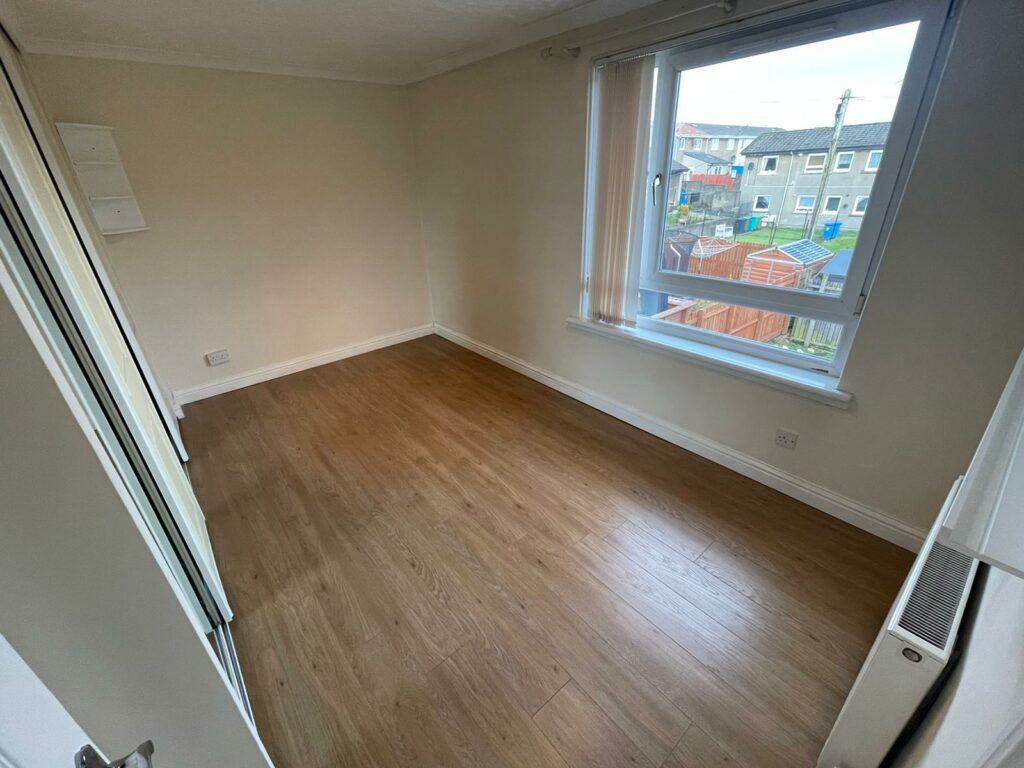 1 bed flat for sale in 52 Selkirk Avenue, Cowdenbeath KY4, £60,000