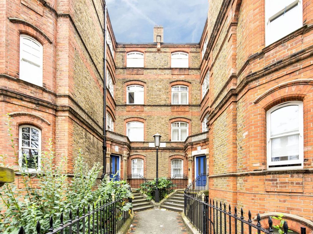 Studio for sale in Greyhound Road, Barons Court, London W6, £300,000