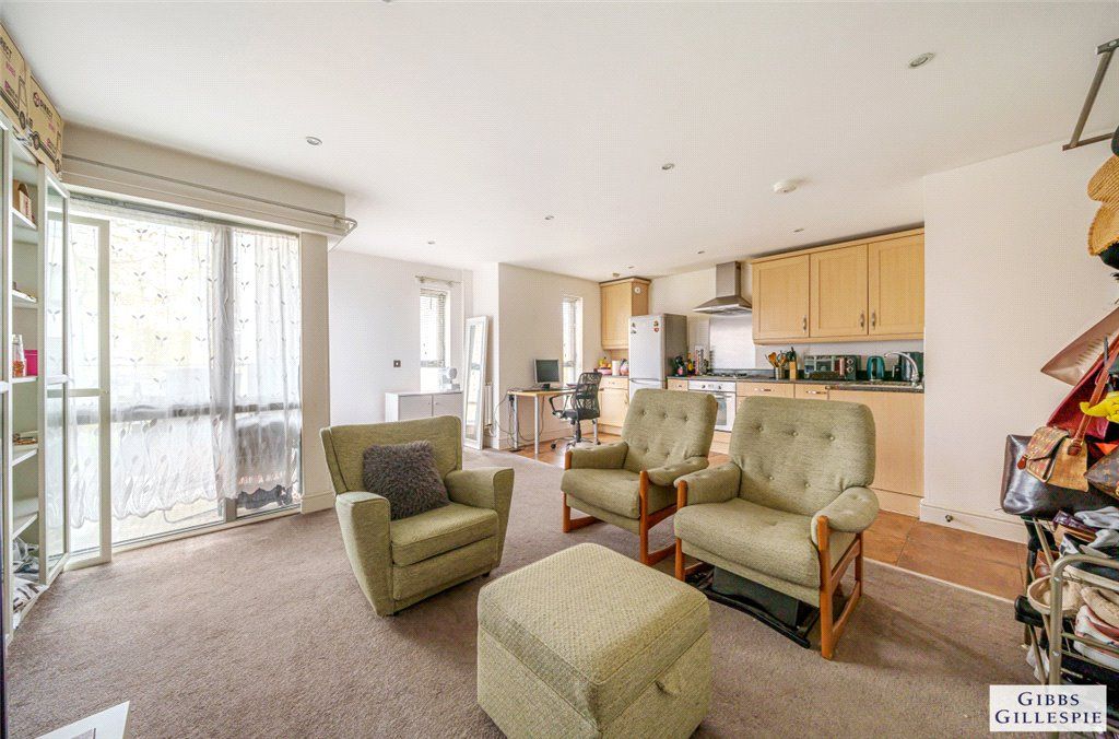 1 bed flat for sale in Lime Court, Tranquil Lane, Harrow HA2, £250,000