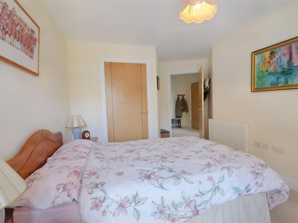 1 bed flat for sale in Lonsdale Park, Barleythorpe, Oakham, Rutland LE15, £210,000
