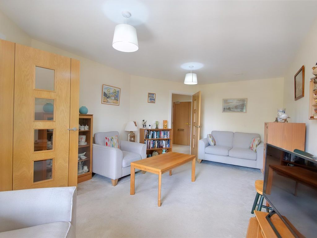 1 bed flat for sale in Lonsdale Park, Barleythorpe, Oakham, Rutland LE15, £210,000