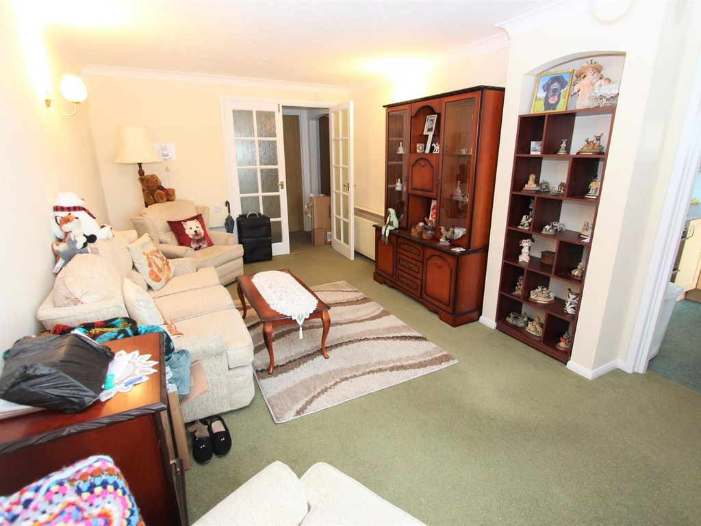2 bed flat for sale in Chelwood Close, London E4, £205,000