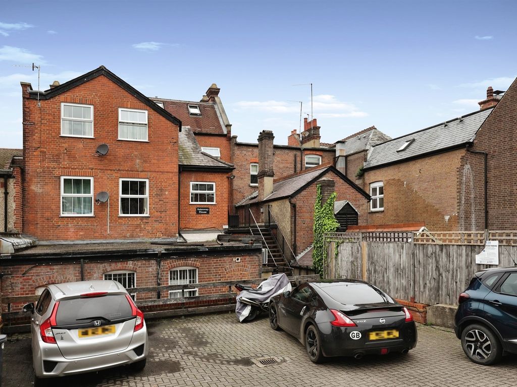 1 bed flat for sale in East Street, Chesham HP5, £190,000