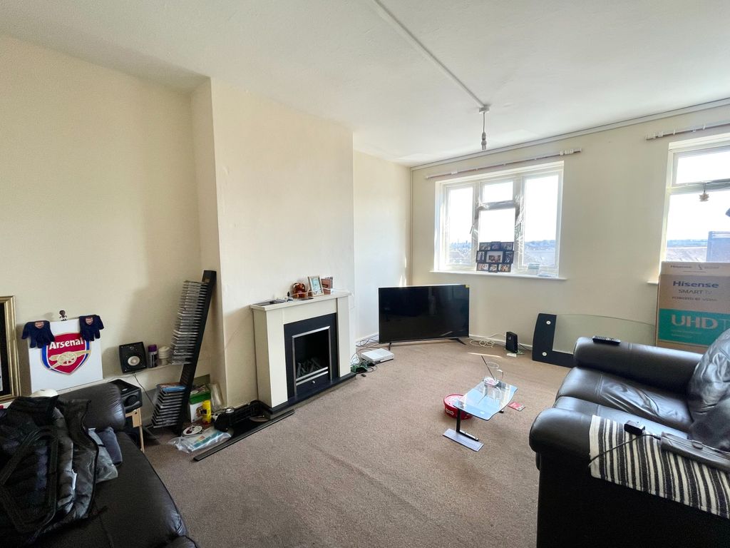 1 bed flat for sale in Walsall Street, Wednesbury WS10, £75,000