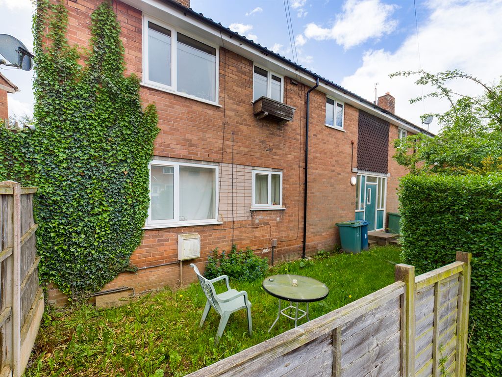 2 bed flat for sale in The Uplands, Great Haywood, Stafford ST18, £95,000