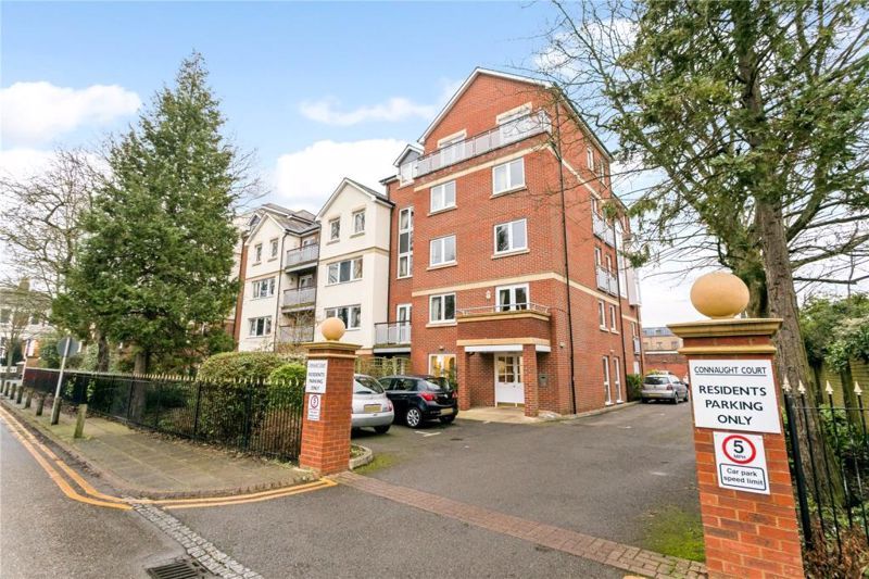 1 bed flat for sale in Connaught Court, Windsor SL4, £190,000