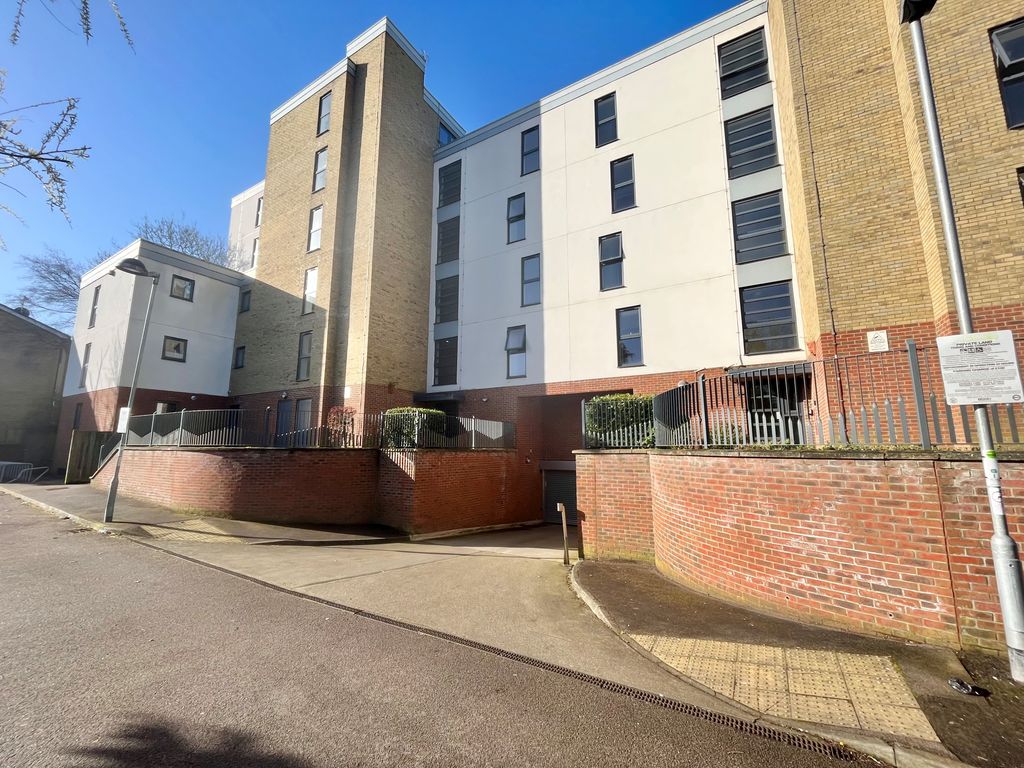 1 bed flat for sale in London Road, Dunstable LU6, £165,000
