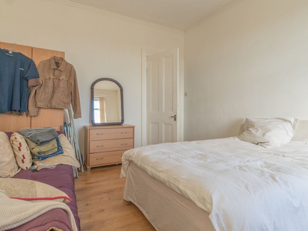 1 bed flat for sale in Broadloan, Renfrew PA4, £53,000