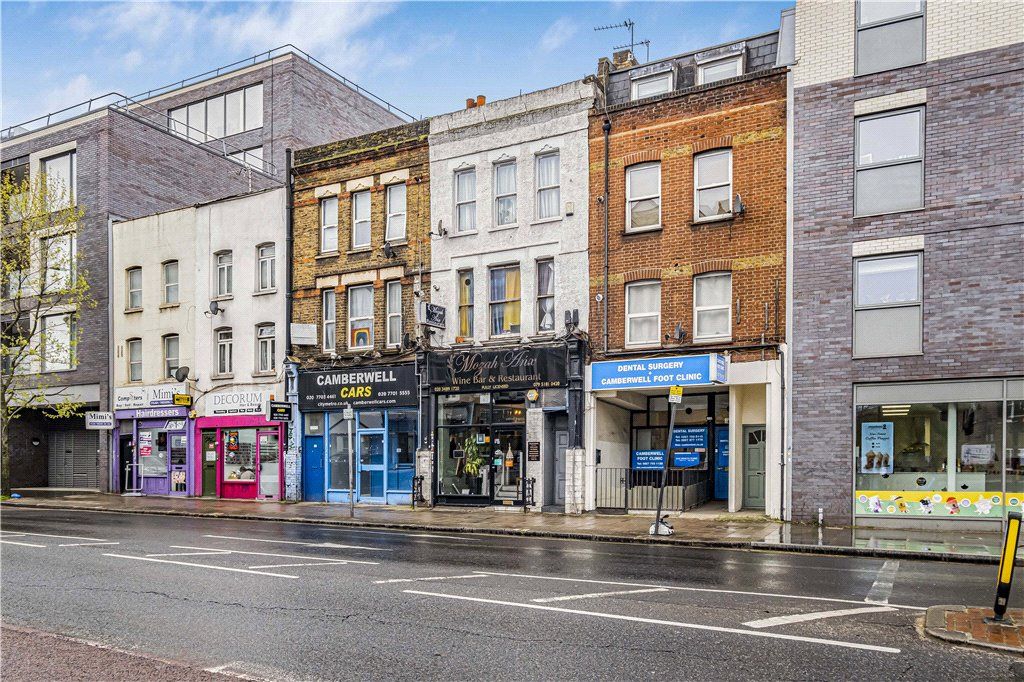 2 bed flat for sale in Camberwell Road, London SE5, £200,000