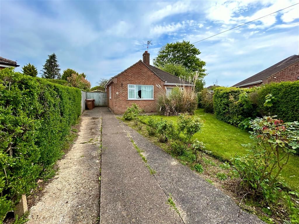 3 bed detached bungalow for sale in Bew Close, Stanground, Peterborough PE2, £250,000