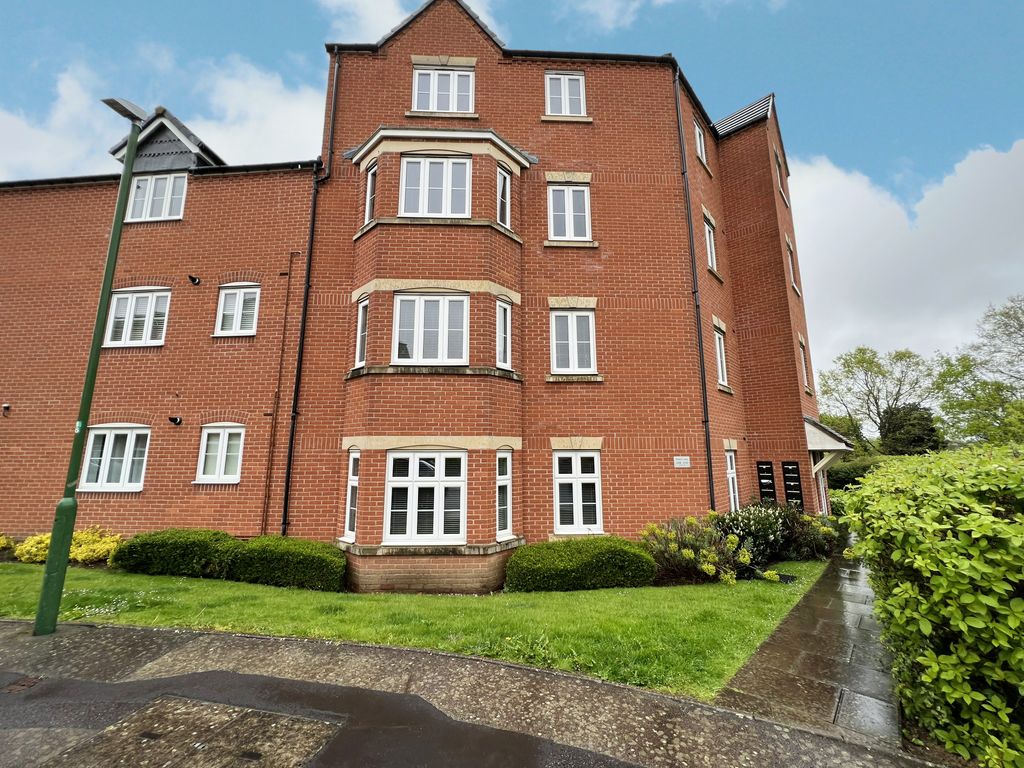 2 bed flat for sale in Wharf Lane, Solihull B91, £160,000