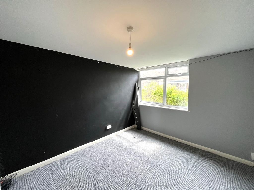 2 bed flat for sale in Crowmere Road, Coventry CV2, £115,000
