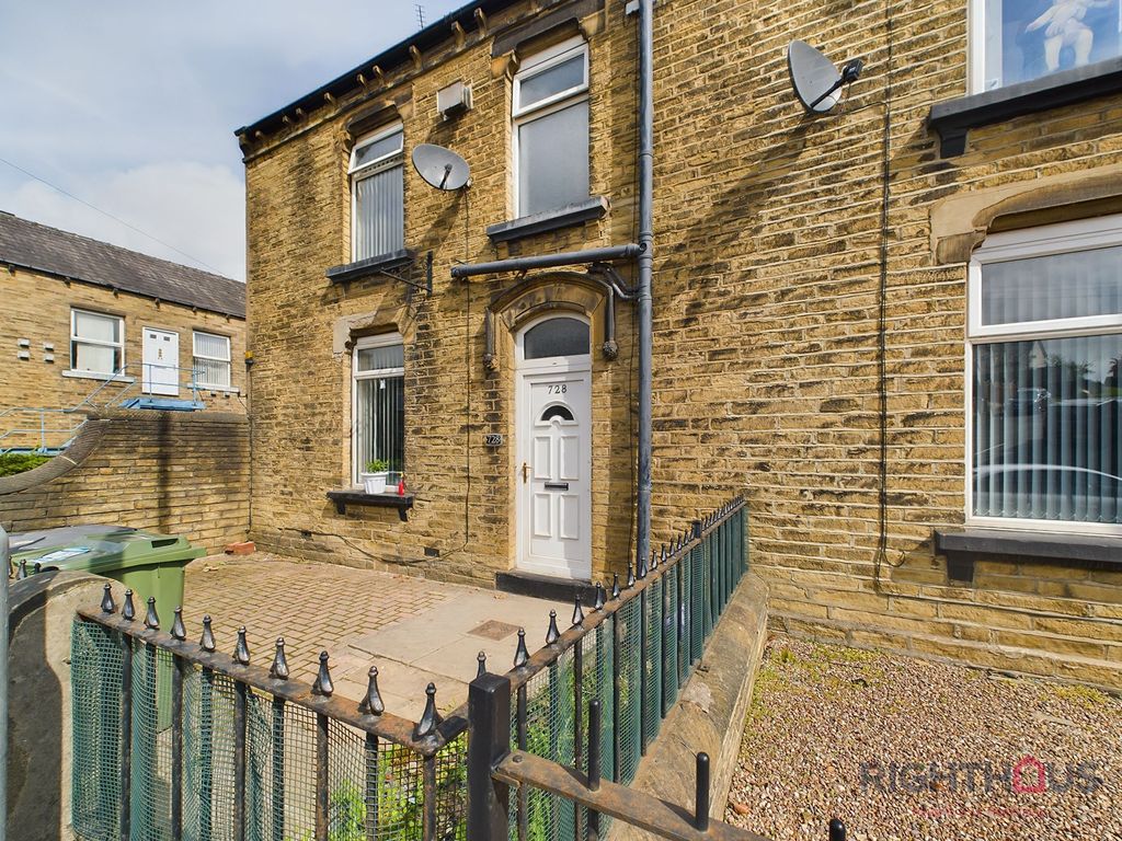 2 bed end terrace house for sale in Bradford Road, Oakenshaw BD12, £110,000