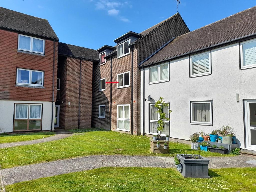 2 bed flat for sale in Marden House, Dial Close, Barnham PO22, £195,000