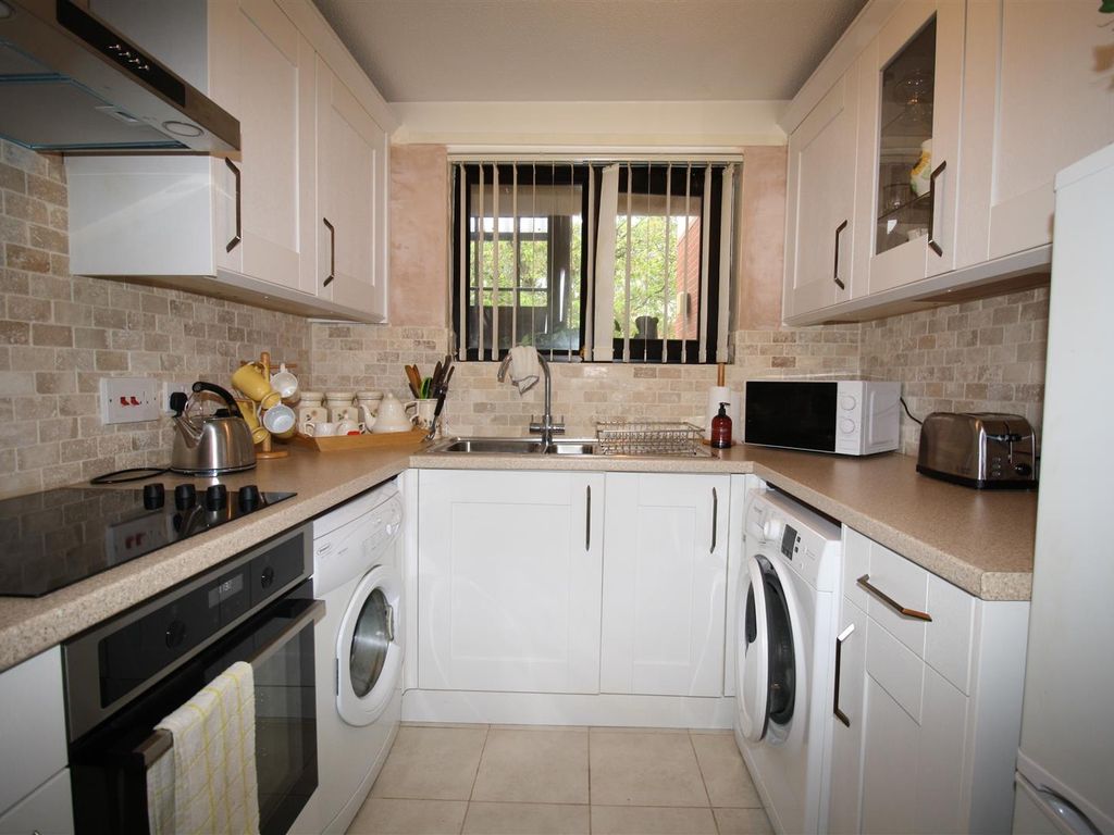 2 bed flat for sale in The Mount, Simpson, Milton Keynes MK6, £190,000