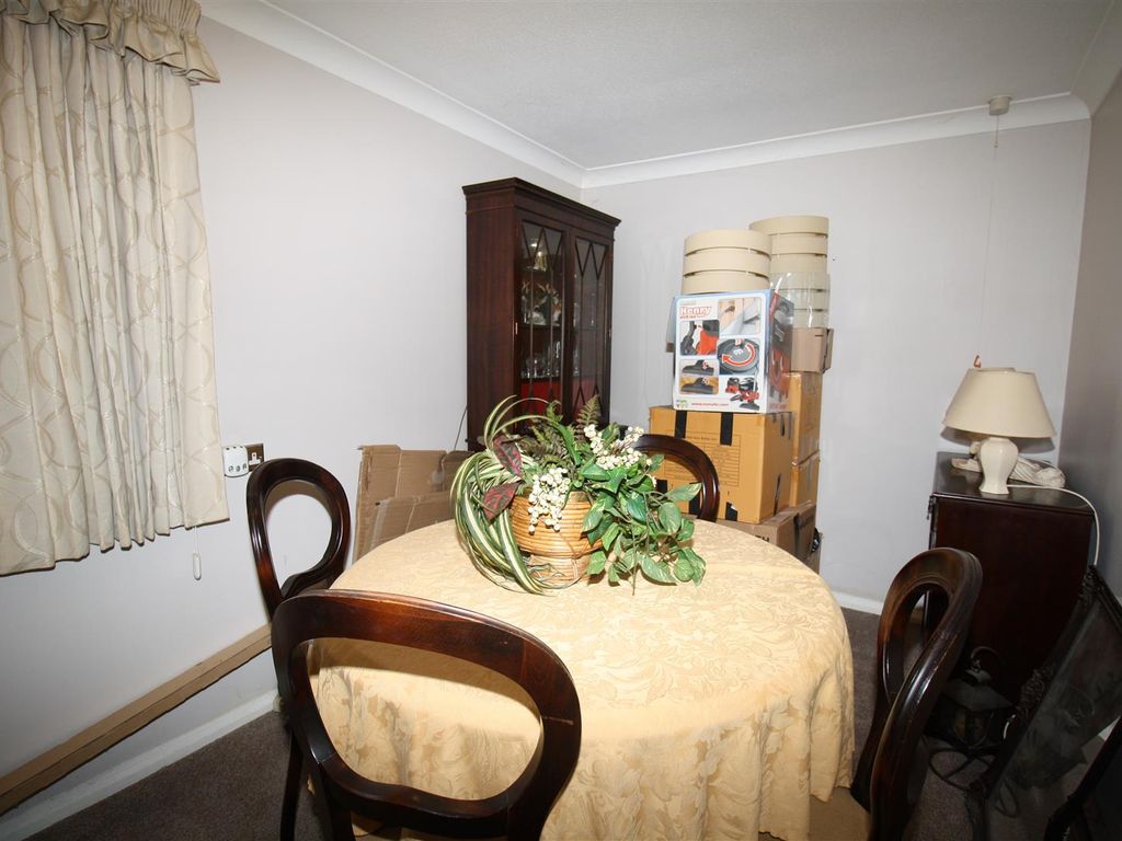 2 bed flat for sale in The Mount, Simpson, Milton Keynes MK6, £190,000