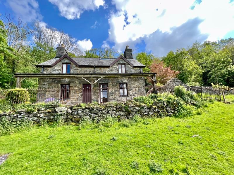 2 bed detached house for sale in Penmaenpool, Dolgellau, Gwynedd LL40, £175,000