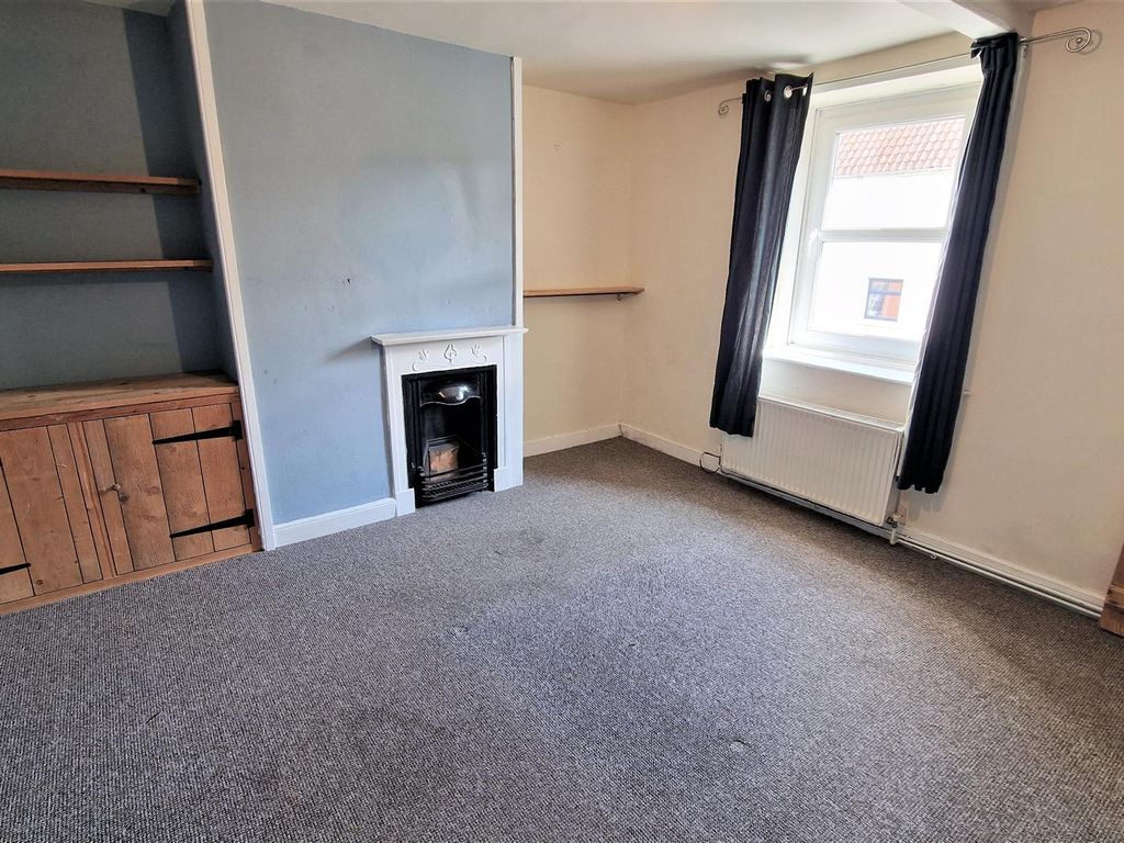 2 bed terraced house for sale in London Road, Calne SN11, £165,000