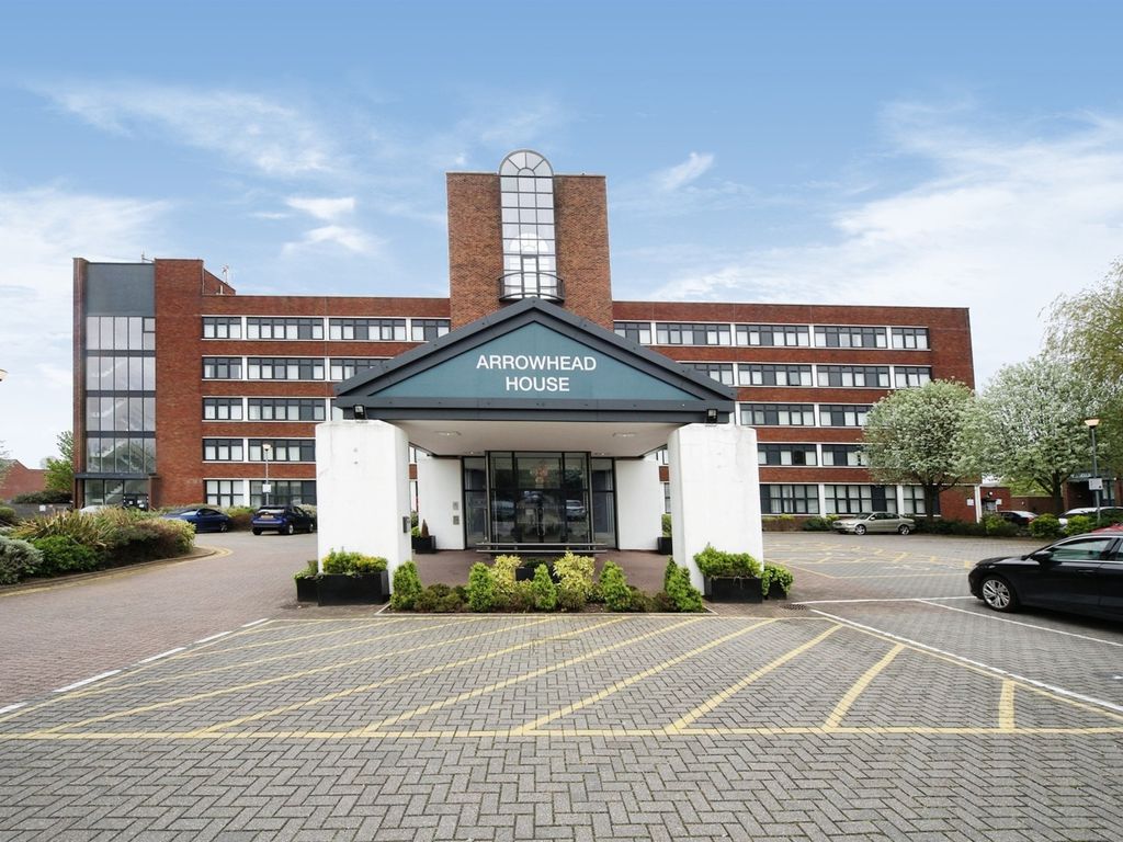 2 bed flat for sale in Laporte Way, Luton LU4, £210,000