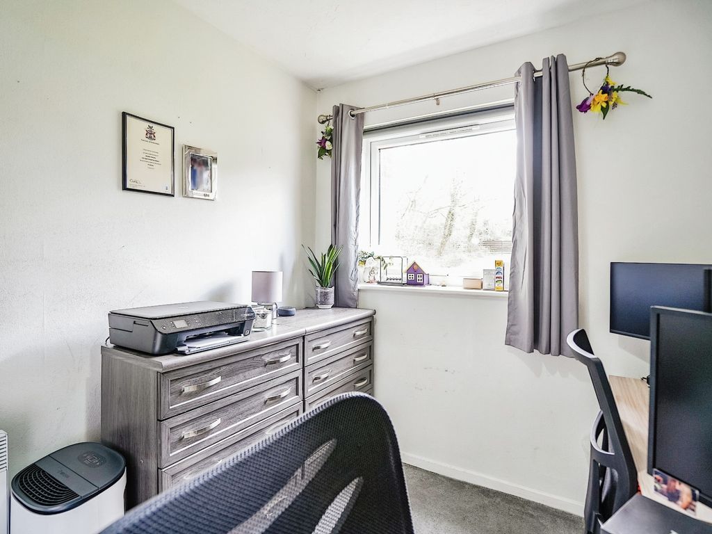 2 bed flat for sale in Aston View, Hemel Hempstead HP2, £200,000