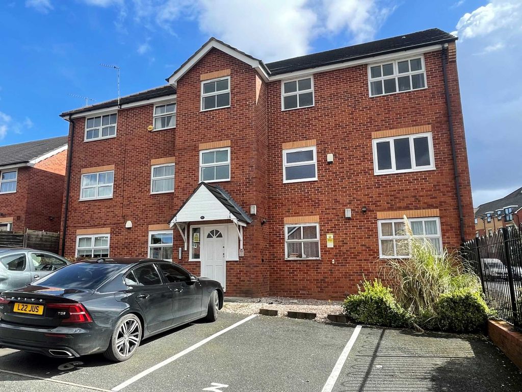 2 bed flat for sale in Raysonhill Drive, Higher Blackley M9, £85,000