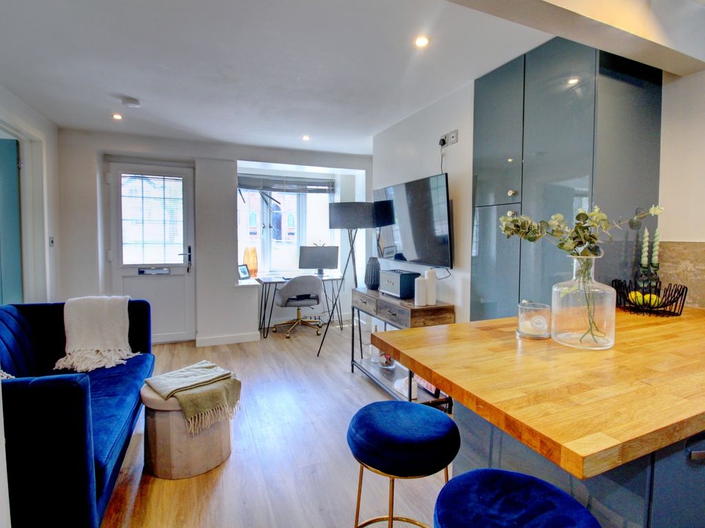 1 bed flat for sale in Judlens, High Street, High Wycombe, Buckinghamshire HP14, £185,000