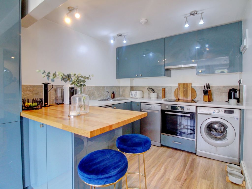 1 bed flat for sale in Judlens, High Street, High Wycombe, Buckinghamshire HP14, £185,000