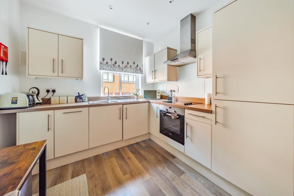 1 bed flat for sale in High Wycombe, Buckinghamshire HP11, £175,000