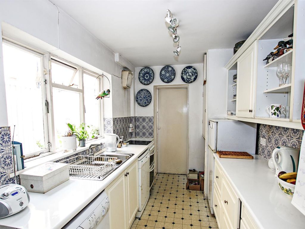 2 bed terraced house for sale in Lowther Street, Newmarket CB8, £220,000