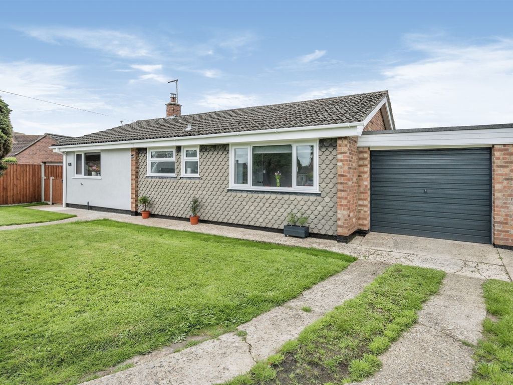3 bed detached bungalow for sale in Burton Avenue, North Walsham NR28, £325,000