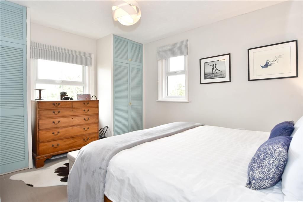 2 bed flat for sale in South Terrace, Littlehampton, West Sussex BN17, £260,000