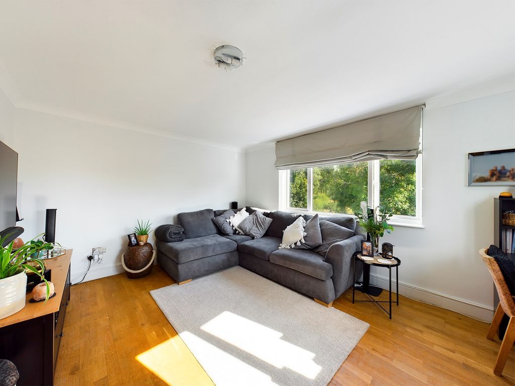 2 bed maisonette for sale in Icknield Close, Ickleford, Hitchin SG5, £250,000