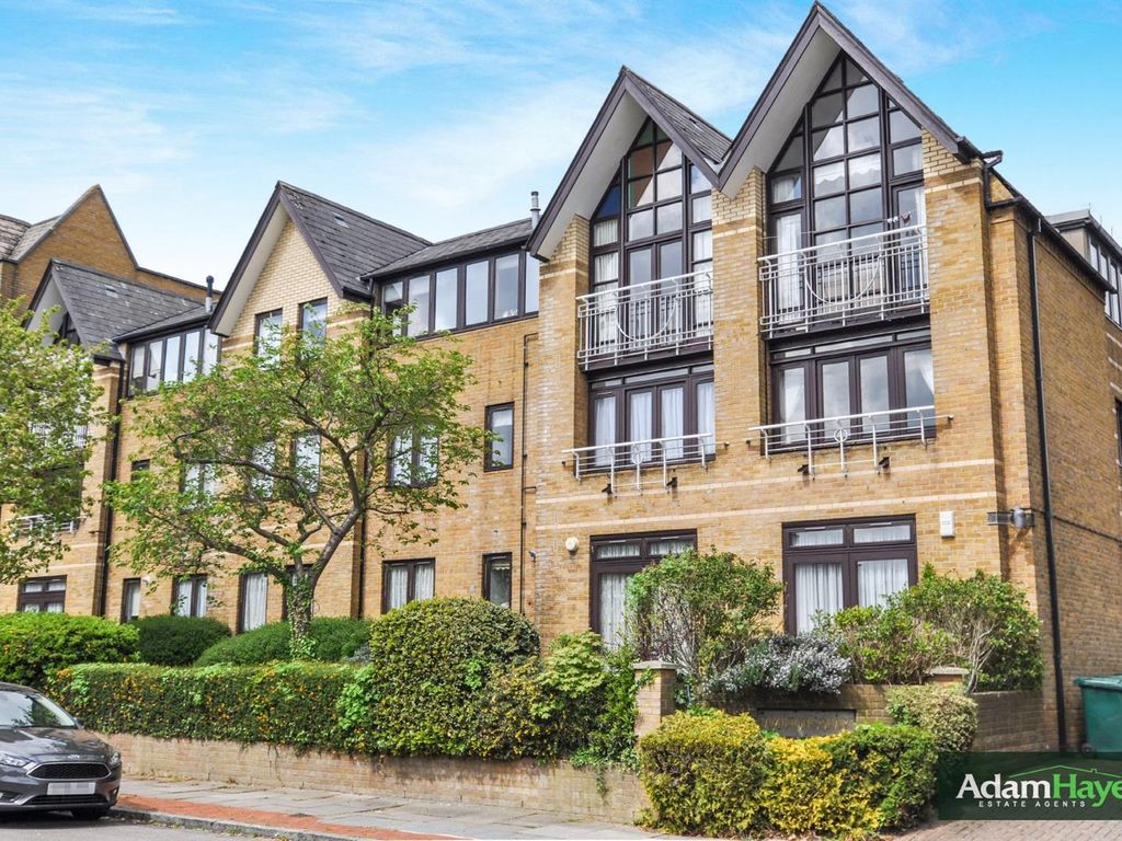 2 bed flat for sale in Hamilton Square, North Finchley N12, £235,000