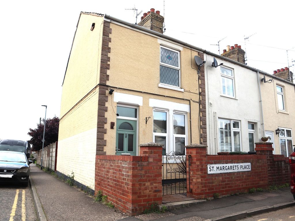 2 bed end terrace house for sale in St. Margarets Place, Peterborough, Cambridgeshire. PE2, £210,000