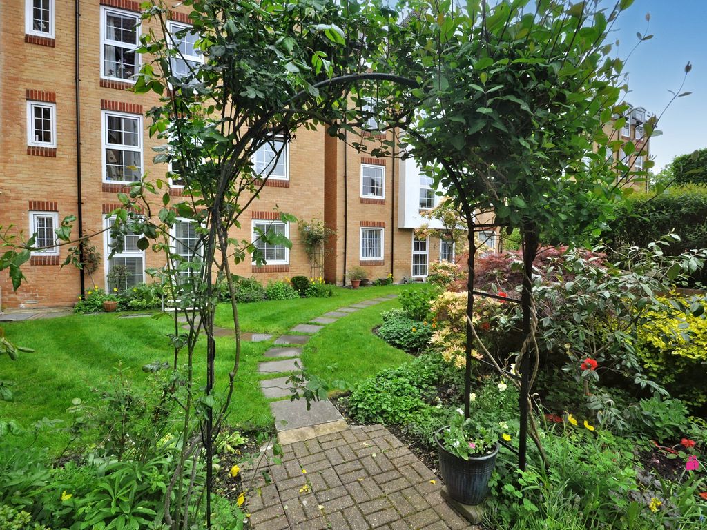 1 bed flat for sale in Bellingham Lane, Rayleigh SS6, £155,000