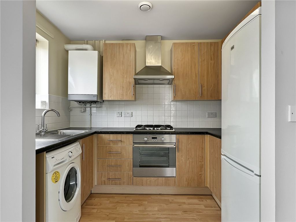 1 bed flat for sale in Alice Bell Close, Cambridge CB4, £265,000