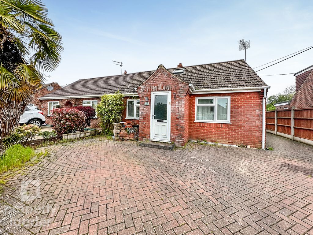 3 bed semi-detached bungalow for sale in Park Road, Spixworth, Norwich NR10, £325,000