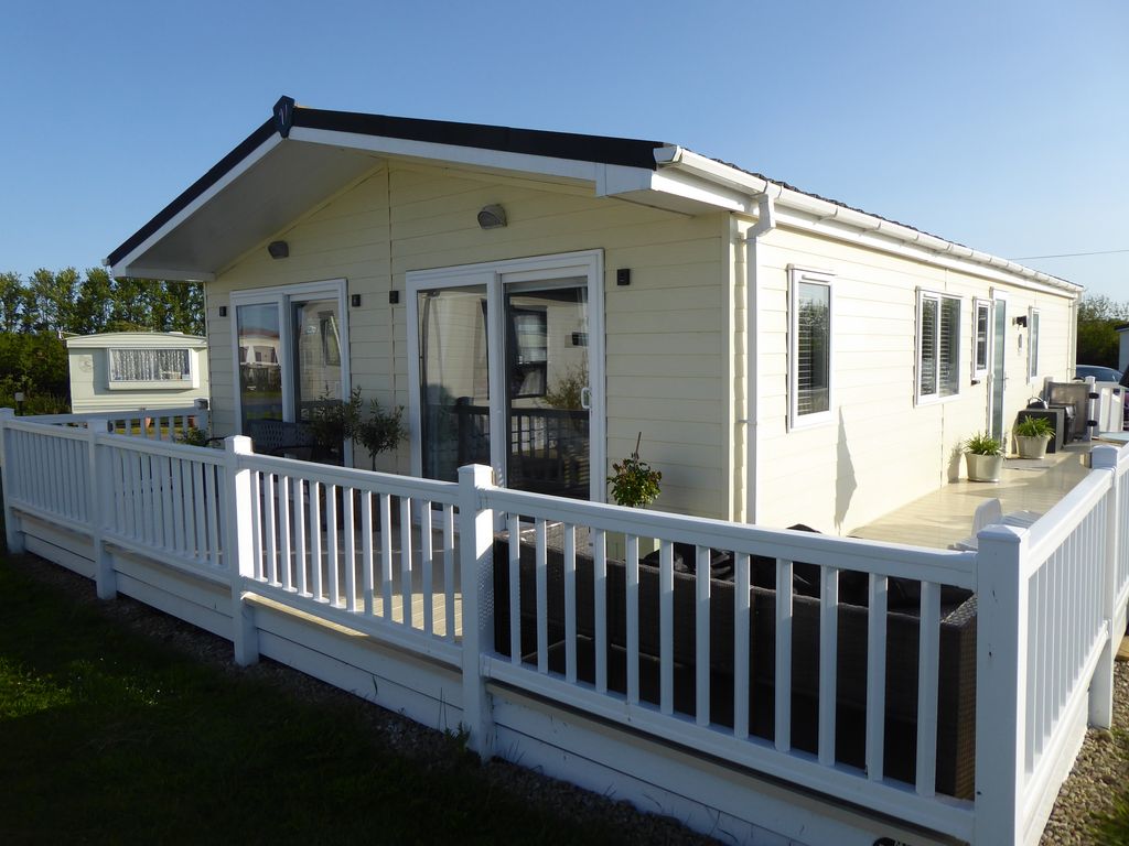 2 bed mobile/park home for sale in Widemouth Fields Leisure Park Farm, Bude, Cornwall EX23, £75,000
